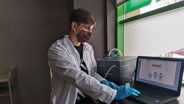 Russian company ScientificCoin said on Tuesday it presented its high-tech gas analyzing device for diagnosing communicable diseases, including COVID-19, at a national health conference in Moscow. - Sputnik International