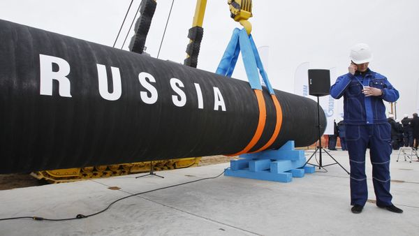 In this April 9, 2010 file photo, a Russian construction worker speaks on a mobile phone in Portovaya Bay some 170 km (106 miles) northwest of St. Petersburg, Russia, during a ceremony marking the start of construction for the Nord Stream pipeline.  - Sputnik International