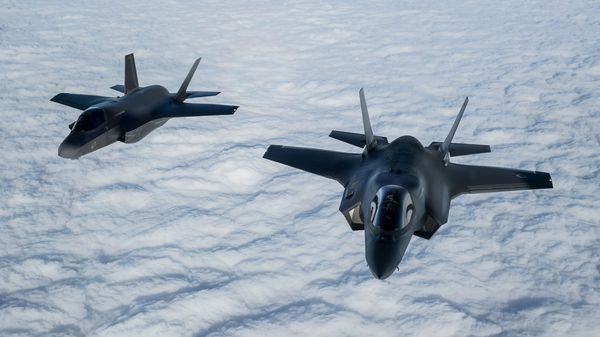 A pair of RAF F-35B Lightning fighter jets flies over The English Channel during the Point Blank exercise after taking off from RAF Mildenhall, Britain, November 27, 2018 - Sputnik International