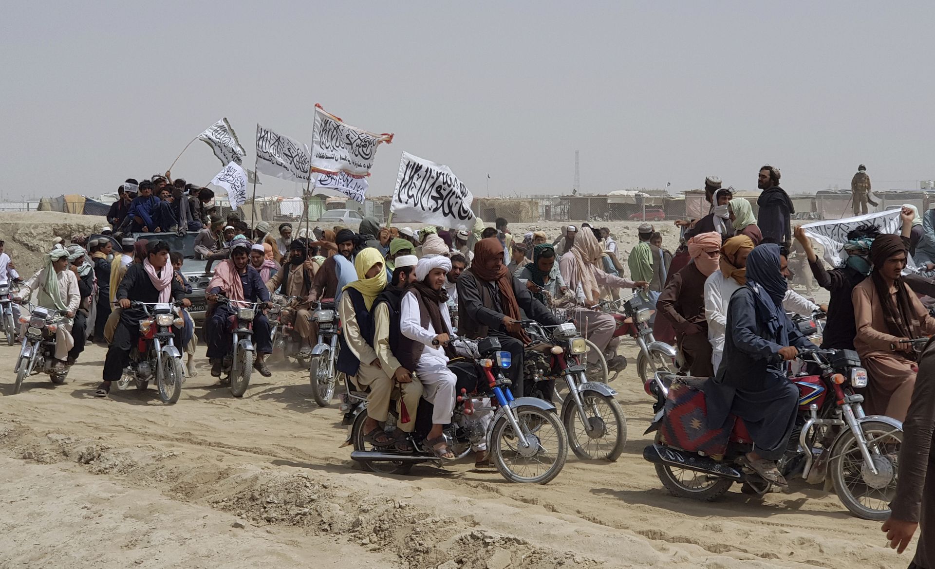 Supporters of the Taliban carry the Taliban's signature white flags in the Afghan-Pakistan border town of Chaman, Pakistan, Wednesday, July 14, 2021 Supporters of the Taliban carry the Taliban's signature white flags in the Afghan-Pakistan border town of Chaman, Pakistan, Wednesday, July 14, 2021 - Sputnik International, 1920, 07.09.2021