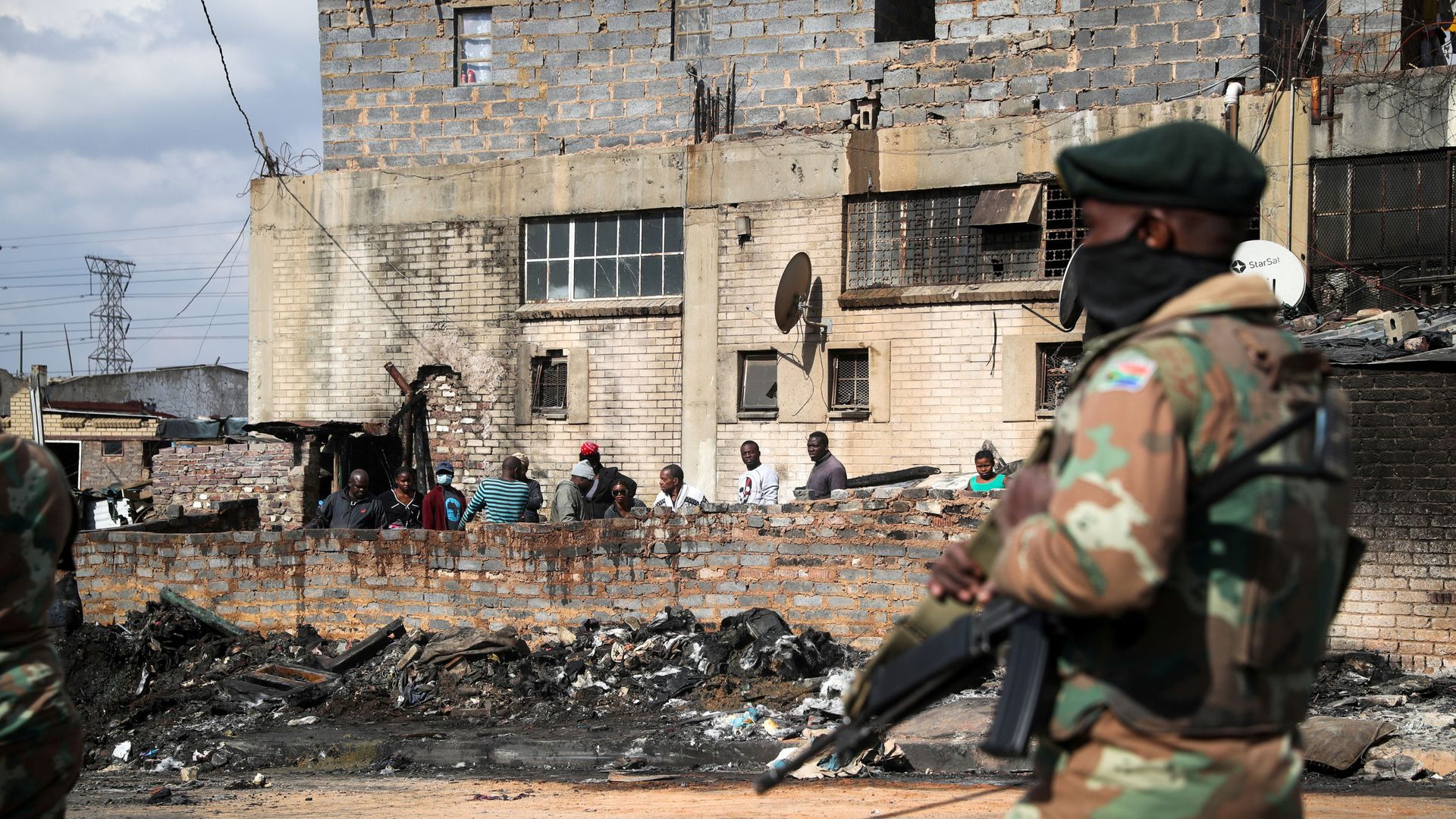 FILE PHOTO: Members of the military patrol through the streets of Alexandra township as the country deploys the army to quell unrest linked to the jailing of former President Jacob Zuma, in Johannesburg FILE PHOTO: Members of the military patrol through the streets of Alexandra township as the country deploys the army to quell unrest linked to the jailing of former President Jacob Zuma, in Johannesburg - Sputnik International, 1920, 21.07.2021