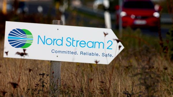 A road sign directs traffic towards the Nord Stream 2 gas line landfall facility entrance in Lubmin, Germany, September 10, 2020.  - Sputnik International
