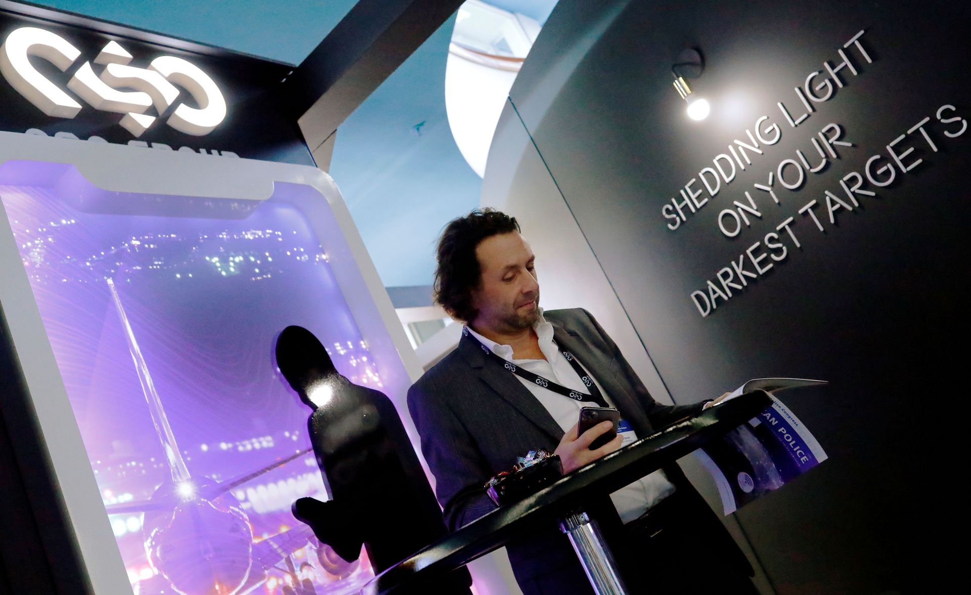 A man reads at a stand of the NSO Group Technologies, an Israeli technology firm known for its Pegasus spyware enabling the remote surveillance of smartphones, at the annual European Police Congress in Berlin, Germany, February 4, 2020. - Sputnik International, 1920, 07.09.2021