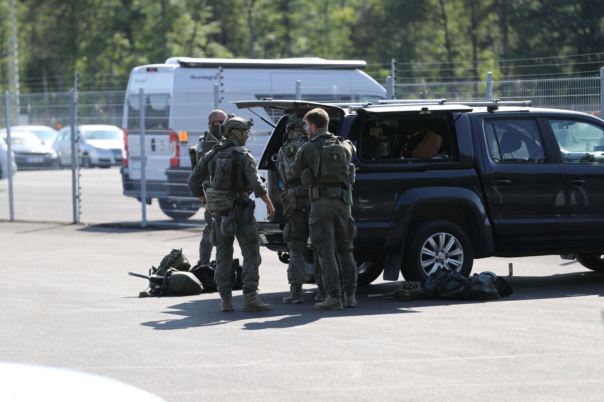 Police officers are seen at Hallby Prison, outside Eskilstuna, Sweden July 21, 2021. - Sputnik International, 1920, 07.09.2021