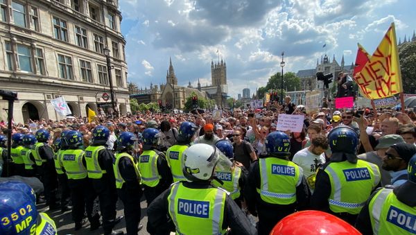 Police officers stand guard during an anti-lockdown demonstration in London's Parliament Square - Sputnik International