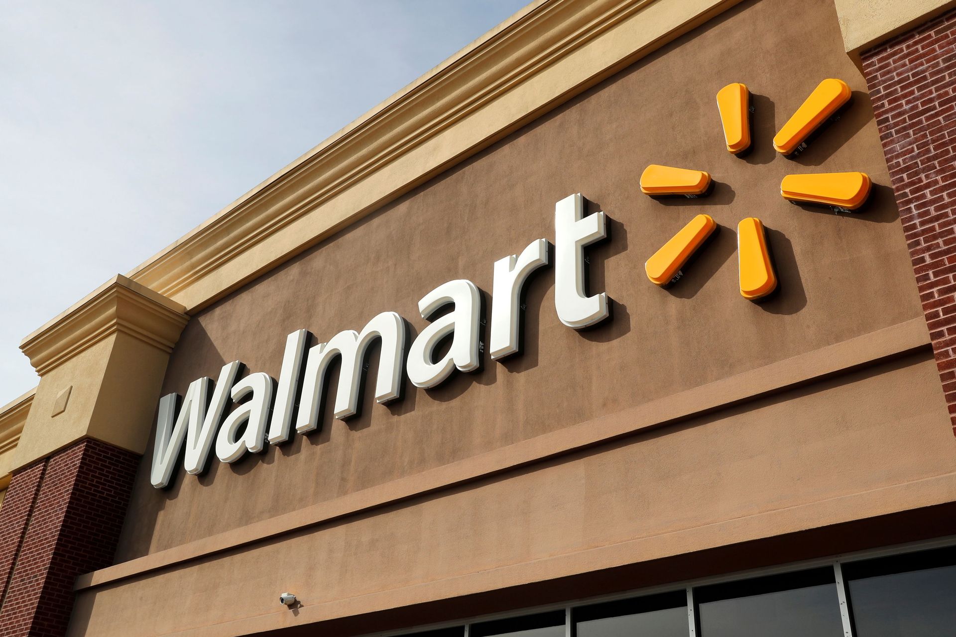 The exterior of a Walmart department store pictured in West Haven, Connecticut, U.S., February 17, 2021. The exterior of a Walmart department store pictured in West Haven, Connecticut, U.S., February 17, 2021. - Sputnik International, 1920, 13.10.2021