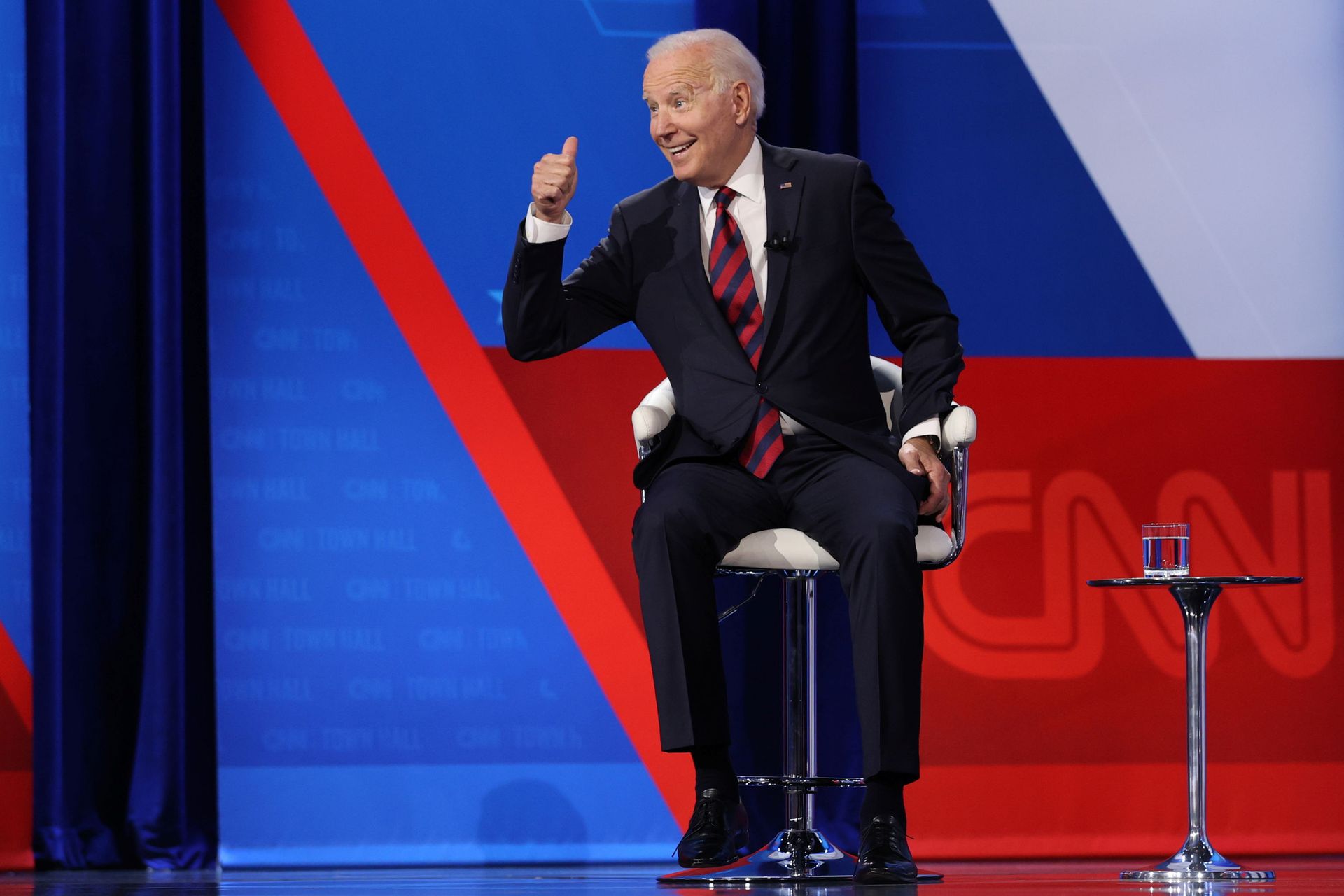 U.S. President Joe Biden gives a thumbs up as he participates in a town hall-style interview at Mount St. Joseph University in Cincinnati, Ohio, U.S. July 21, 2021 U.S. President Joe Biden gives a thumbs up as he participates in a town hall-style interview at Mount St. Joseph University in Cincinnati, Ohio, U.S. July 21, 2021 - Sputnik International, 1920, 07.09.2021