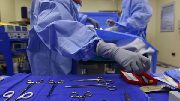 Surgical instruments in the operating room - Sputnik International