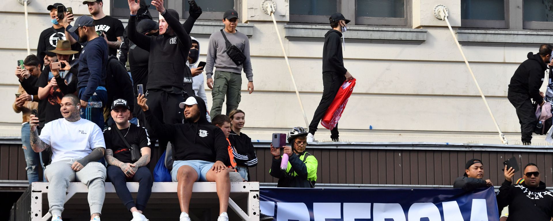 Protesters climb an awning outside Sydney Town Hall during an anti-lockdown rally, as an outbreak of the coronavirus disease (COVID-19) affects Sydney, Australia, 24 July 2021. AAP Image/Mick Tsikas via REUTERS. - Sputnik International, 1920, 24.07.2021