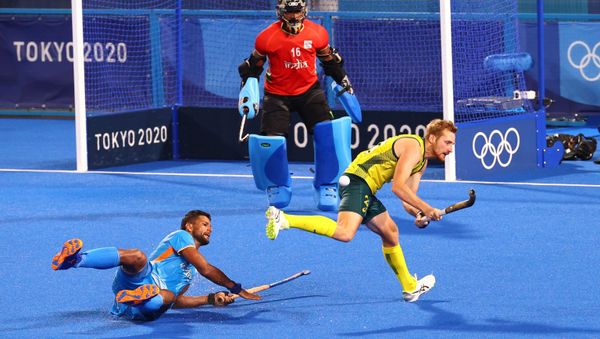 Tokyo 2020 Olympics - Hockey - Men's Pool A - India v Australia - Oi Hockey Stadium, Tokyo, Japan - July 25, 2021. Rupinder Pal Singh of India in action with Daniel Beale of Australia. REUTERS/Bernadett Szabo Tokyo 2020 Olympics - Hockey - Men's Pool A - India v Australia - Oi Hockey Stadium, Tokyo, Japan - July 25, 2021. Rupinder Pal Singh of India in action with Daniel Beale of Australia. REUTERS/Bernadett Szabo - Sputnik International