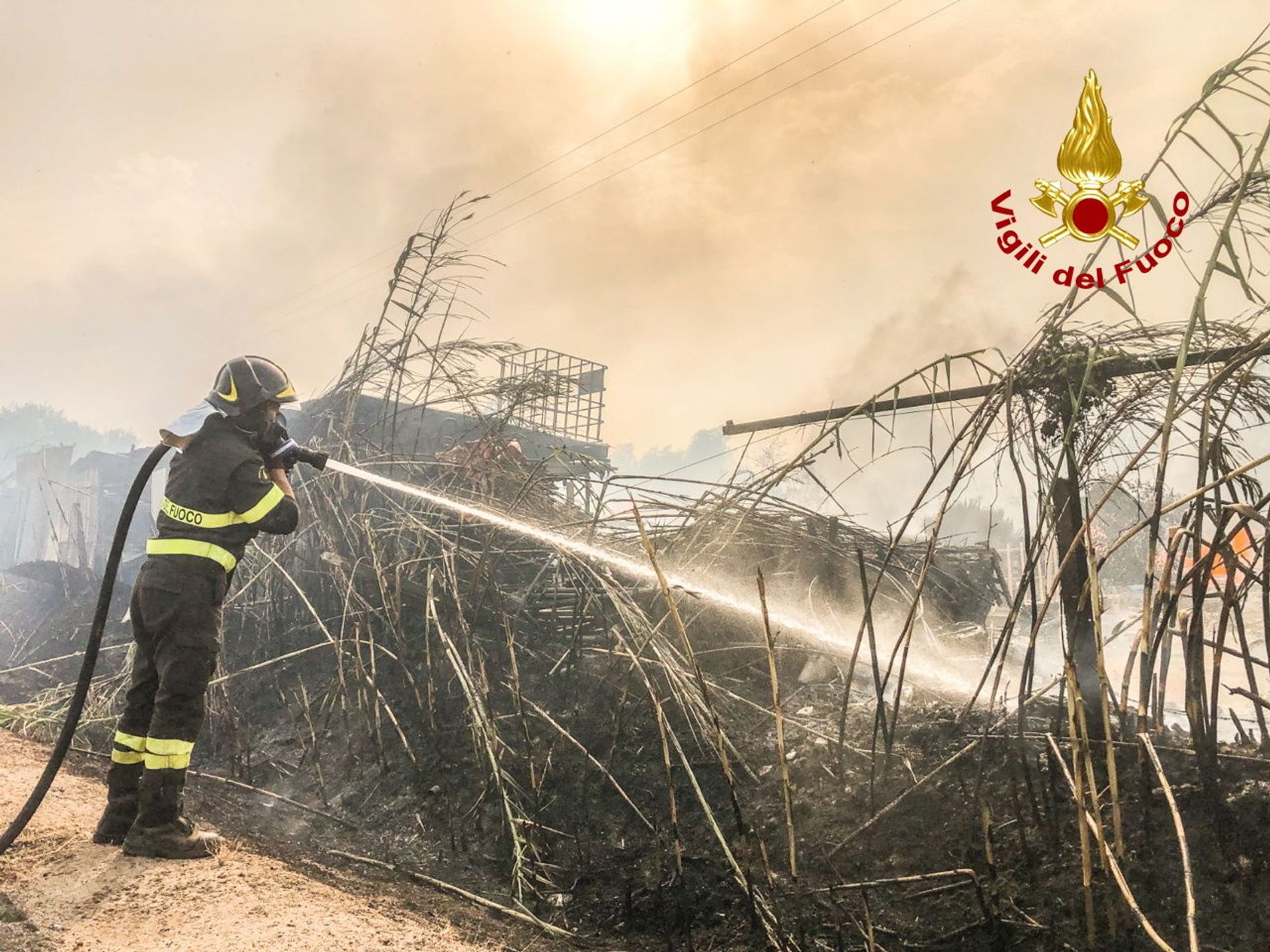 A firefighter battles the flames after a large wildfire broke out near Santu Lussurgiu, Sardinia, Italy July 24, 2021. A firefighter battles the flames after a large wildfire broke out near Santu Lussurgiu, Sardinia, Italy July 24, 2021. - Sputnik International, 1920, 07.09.2021