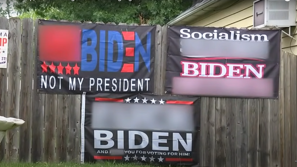 Explitive-laden signs in New Jersey suburb. Screengrab of Eyewitness News ABC7NY report. - Sputnik International