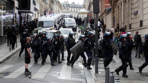 Police forces walk on the Champs Elysees Avenue after clashes on the sidelines of a demonstration against France's restrictions to fight the coronavirus disease (COVID-19) outbreak, in Paris, France, July 24, 2021.  - Sputnik International