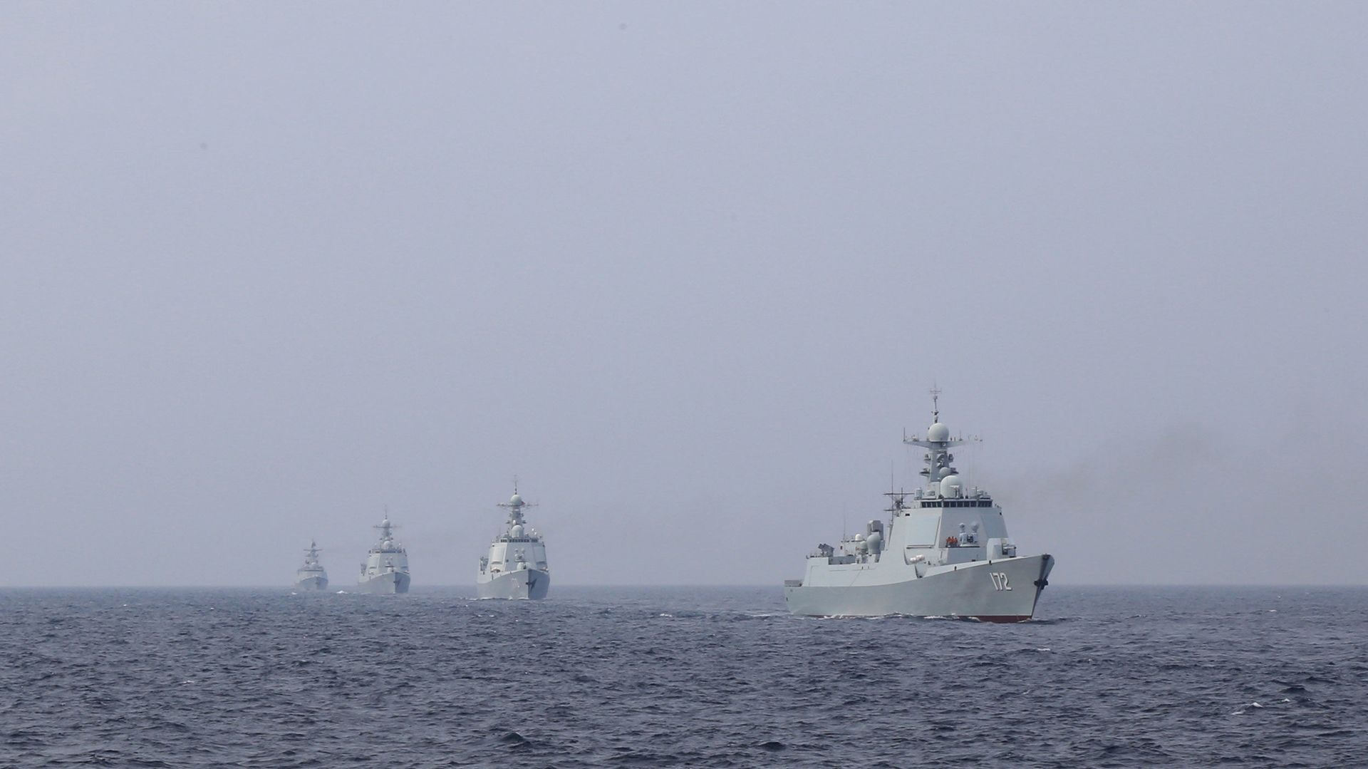 A destroyer formation leading by the Type 052 guided-missile destroyer Kunming (Hull 172) steams at an undisclosed sea area during a maritime actual combat training exercise in late April, 2018. They are attached to a destroyer flotilla with the navy under the PLA Southern Theater Command. A destroyer formation leading by the Type 052 guided-missile destroyer Kunming (Hull 172) steams at an undisclosed sea area during a maritime actual combat training exercise in late April, 2018. They are attached to a destroyer flotilla with the navy under the PLA Southern Theater Command. - Sputnik International, 1920, 27.07.2021