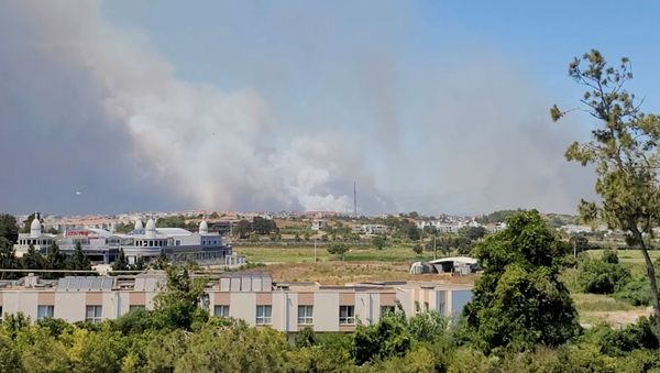 Smoke from a wildfire is seen in Manavgat, Antalya, Turkey July 28, 2021 in this still image taken from social media video.  - Sputnik International