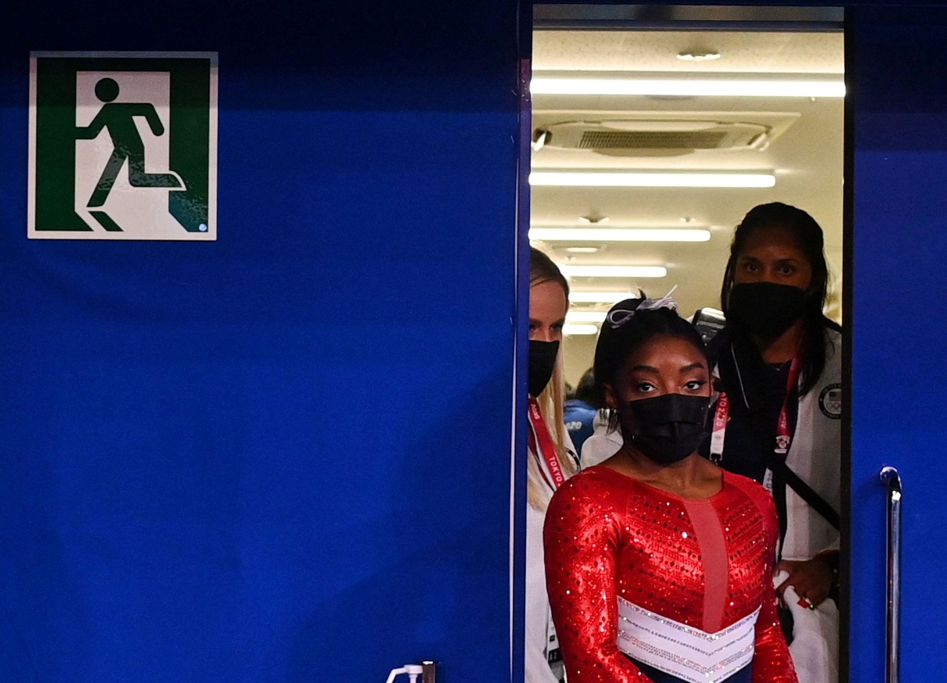 Tokyo 2020 Olympics - Gymnastics - Artistic - Women's Team - Final - Ariake Gymnastics Centre, Tokyo, Japan - July 27, 2021. Simone Biles of the United States wearing a protective face mask is seen leaving a medical station during the final Tokyo 2020 Olympics - Gymnastics - Artistic - Women's Team - Final - Ariake Gymnastics Centre, Tokyo, Japan - July 27, 2021. Simone Biles of the United States wearing a protective face mask is seen leaving a medical station during the final - Sputnik International, 1920, 07.09.2021