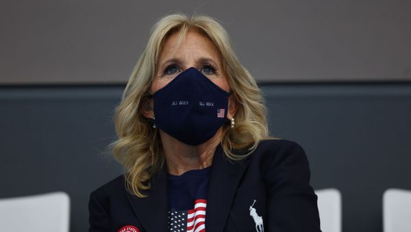 Tokyo 2020 Olympics - Swimming - Men's 400m Individual Medley - Heats - Tokyo Aquatics Centre - Tokyo, Japan - July 24, 2021. First lady Jill Biden looks from the stands - Sputnik International