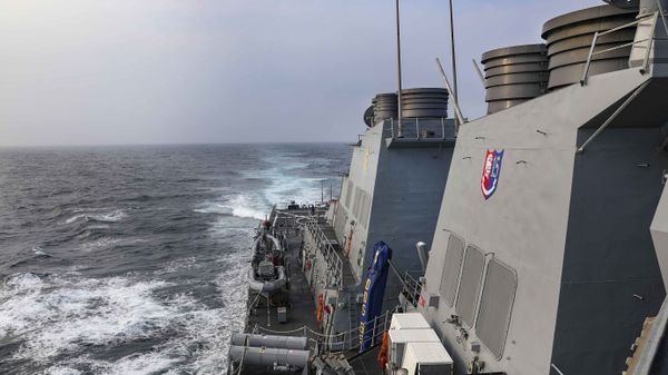 The Arleigh Burke-class guided-missile destroyer USS Benfold (DDG 65) transits the Taiwan Strait while conducting routine underway operations. - Sputnik International