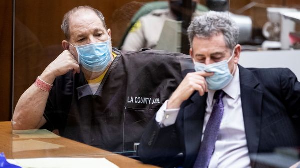 Harvey Weinstein, who was extradited from New York to Los Angeles to face sex-related charges, listens beside his attorney Mark Werksman in court during a pre-trial hearing, in Los Angeles, California, U.S., July 29, 2021. - Sputnik International