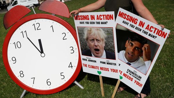 A protester from the Climate Coalition demonstrates, with 100 hundred days to go before the start of the COP26 climate summit, in Parliament Square, London, Britain, July 23, 2021.  REUTERS/Peter Nicholls - Sputnik International