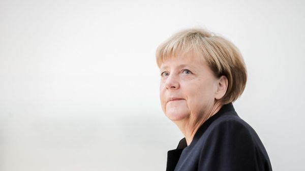 German Chancellor Angela Merkel arrives at the Israeli Embassy in Berlin to sign the book of condolence for Israeli ex-President and Nobel Peace Prize winner Shimon Peres on September 30, 2016. - Sputnik International