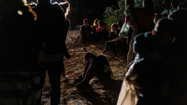 Asylum-seeking migrant families from Central America wait to be processed by the U.S. Border Patrol agents after crossing the Rio Grande river into the United States of America from Mexico in Roma, Texas, U.S., July 28, 2021. - Sputnik International