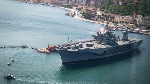 The Blue Ridge-class command and control ship USS Mount Whitney (LCC 20) sits in port in Gaeta, Italy, May 15, 2020. - Sputnik International