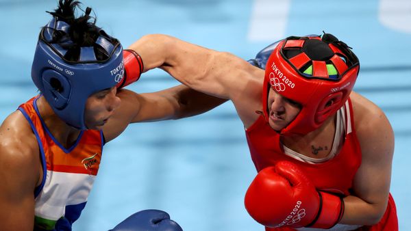 Tokyo 2020 Olympics - Boxing - Women's Welterweight - Semifinal - Kokugikan Arena - Tokyo, Japan - 4 August 2021 - Busenaz Surmeneli of Turkey in action against Lovlina Borgohain of India Tokyo 2020 Olympics - Boxing - Women's Welterweight - Semifinal - Kokugikan Arena - Tokyo, Japan - 4 August 2021 - Busenaz Surmeneli of Turkey in action against Lovlina Borgohain of India - Sputnik International