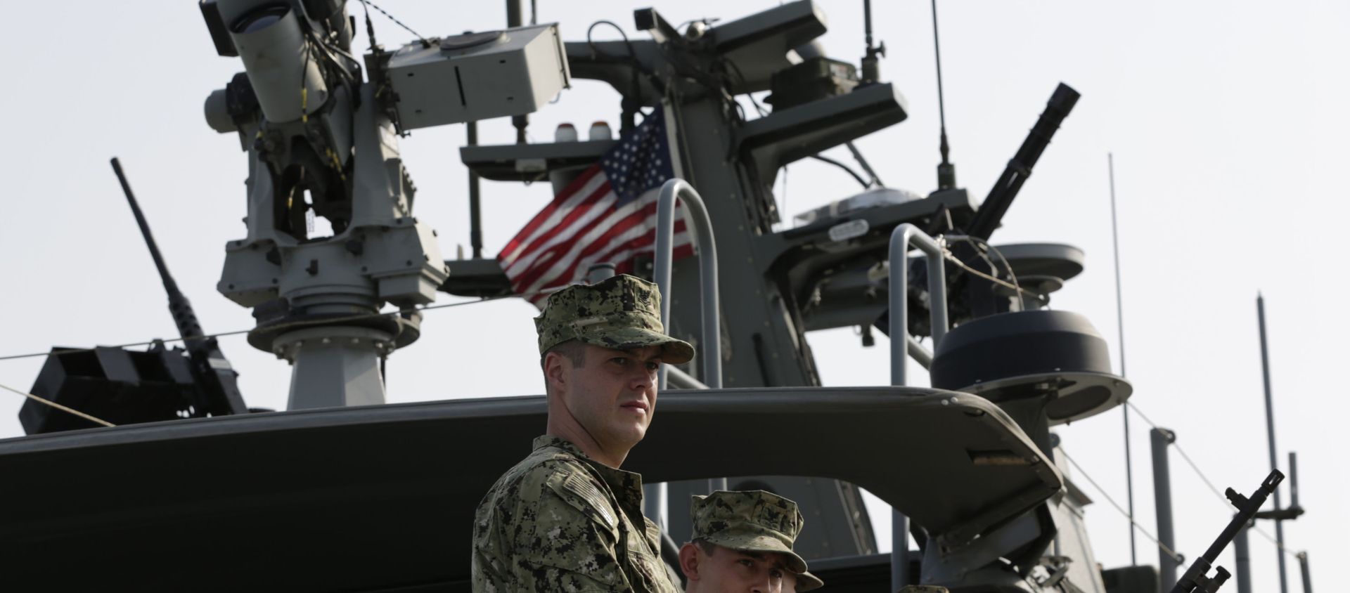 U.S. Navy sailors participate in training exercises aboard an American military ship docked in Manama, Bahrain, file photo. - Sputnik International, 1920, 04.08.2021