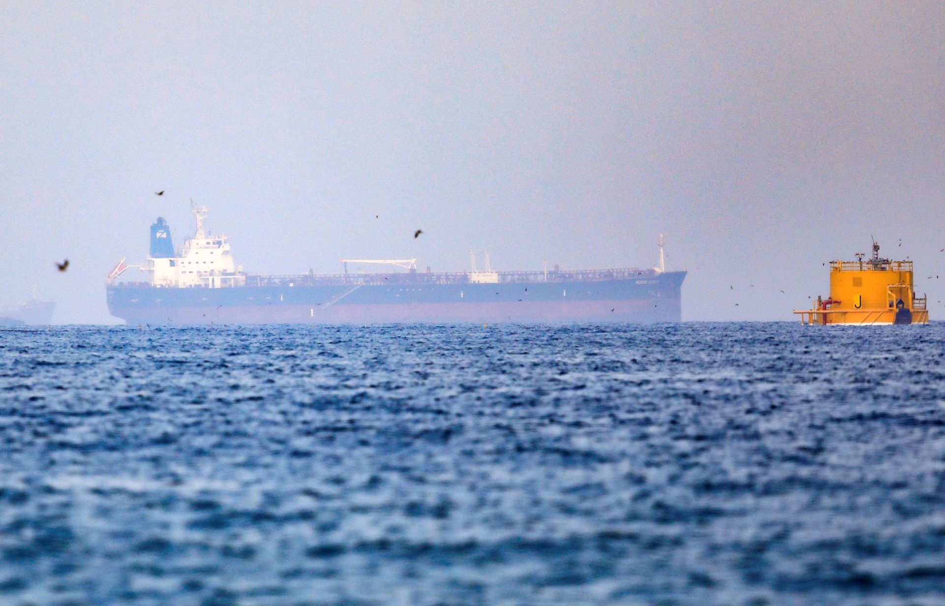 Mercer Street, an Israeli-managed oil tanker that was attacked off the coast of Oman, is seen near Fujairah Port in United Arab Emirates, August 3, 2021. - Sputnik International, 1920, 07.09.2021