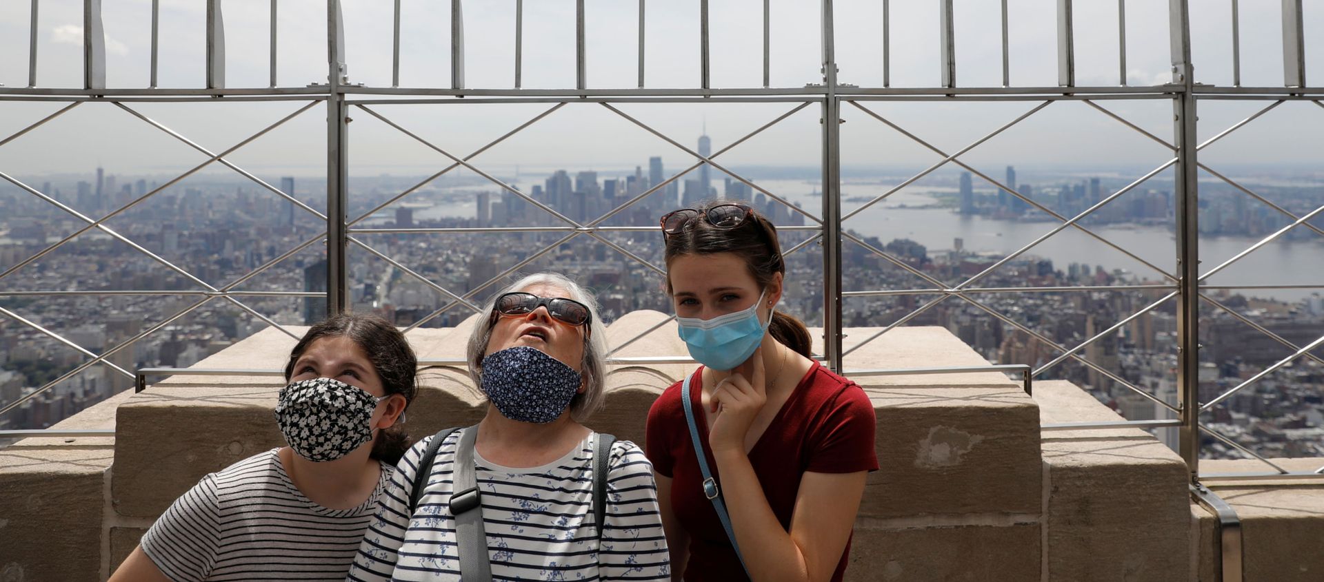 People in masks stand on the observation deck of the Empire State Building during the outbreak of the coronavirus disease (COVID-19) in New York City, U.S. People in masks stand on the observation deck of the Empire State Building during the outbreak of the coronavirus disease (COVID-19) in New York City, U.S. - Sputnik International, 1920