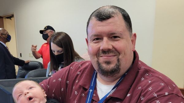 The late H. Scott Apley seen posing for a picture with his infant child  - Sputnik International