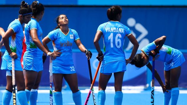 Tokyo 2020 Olympics - Hockey - Women - Bronze medal match - Britain v India - Oi Hockey Stadium, Tokyo, Japan - August 6, 2021. Players of India react as they wait for the referee's decision on a video referral. Tokyo 2020 Olympics - Hockey - Women - Bronze medal match - Britain v India - Oi Hockey Stadium, Tokyo, Japan - August 6, 2021. Players of India react as they wait for the referee's decision on a video referral. - Sputnik International