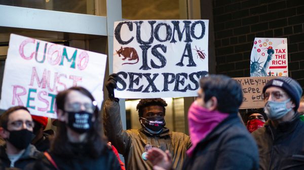 People attend a protest to demand New York Governor Andrew Cuomo's resignation in New York City on 2 March 2021 after a third woman accuses him of sexual harassment. - Sputnik International