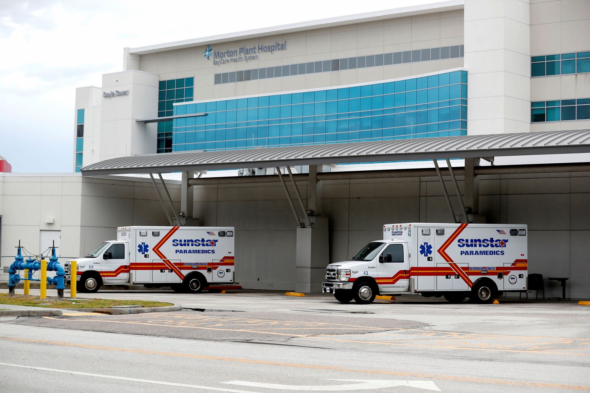 Ambulances stand outside Morton Plant Hospital amid a coronavirus disease (COVID-19) outbreak in Clearwater, Florida, U.S., August 3, 2021. REUTERS/Octavio Jones Ambulances stand outside Morton Plant Hospital amid a coronavirus disease (COVID-19) outbreak in Clearwater, Florida, U.S., August 3, 2021. REUTERS/Octavio Jones - Sputnik International, 1920, 07.09.2021
