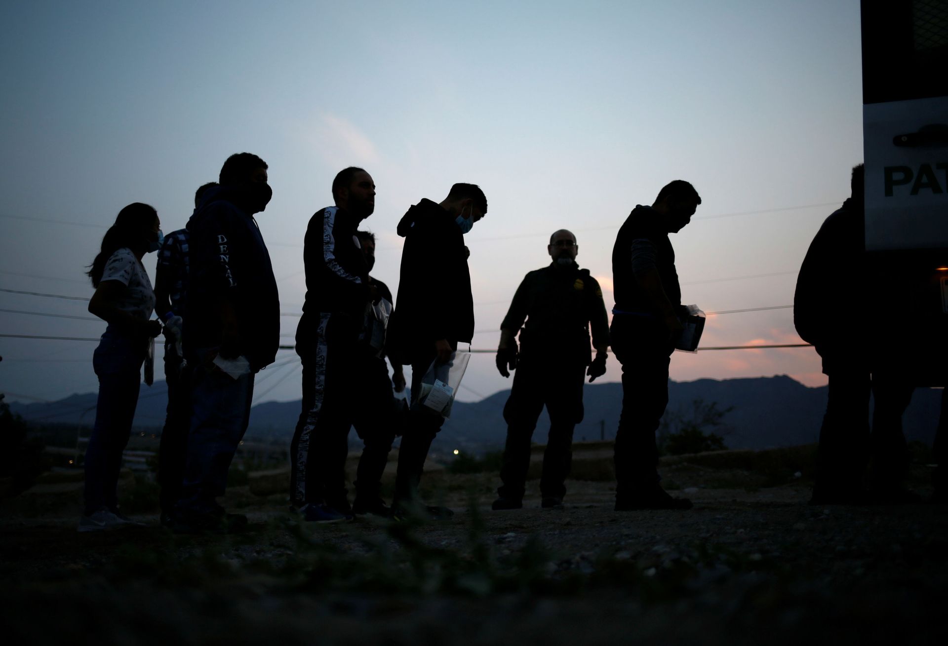 Migrants from Central America are detained by U.S. Border Patrol agents after crossing into the United States from Mexico, in Sunland Park, New Mexico, U.S., July 22, 2021. - Sputnik International, 1920, 09.11.2021