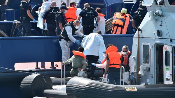 UK Border Force officers help migrants, believed to have been picked up from boats in the Channel, disembark from Coastal patrol vessel HMC Speedwell, in the port of Dover, on the south-east coast of England on August 9, 2020. - The British government on Sunday appointed a former marine to lead efforts to tackle illegal migration in the Channel ahead of talks with France on how to stop the dangerous crossings. (Photo by Glyn KIRK / AFP) - Sputnik International