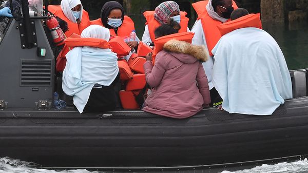 Migrants picked up at sea whilst Crossing the English Channel, but intercepted but intercepted bu UK Border Force officials, travel in a RIB with as they are brought into the Marina in Dover, southeast England on August 15, 2020. (Photo by Ben STANSALL / AFP) - Sputnik International
