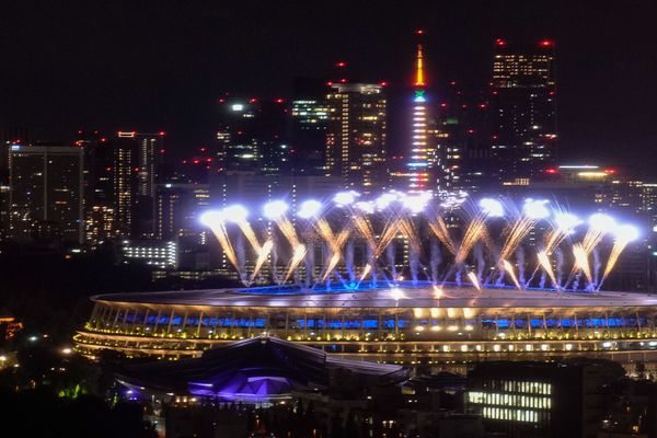Fireworks light up the Tokyo sky at the 2020 Summer Olympics closing ceremony. - Sputnik International