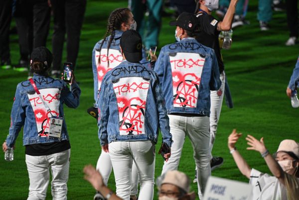 Canada's athletes walk across the field during the closing ceremony of the Tokyo 2020 Olympic Games. - Sputnik International