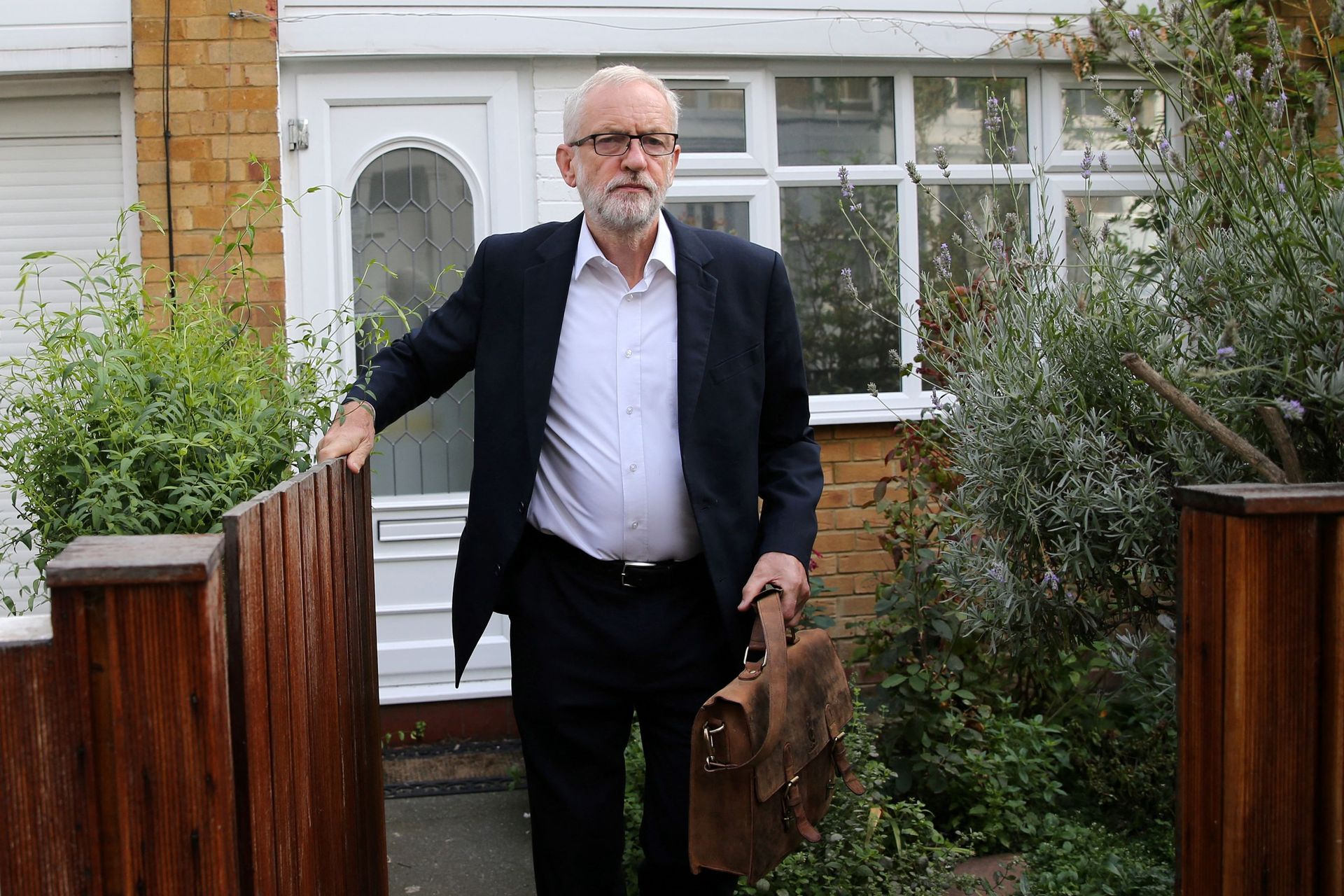 Britain's opposition Labour party leader Jeremy Corbyn leaves his home in north London on September 3, 2019 Britain's opposition Labour party leader Jeremy Corbyn leaves his home in north London on September 3, 2019 - Sputnik International, 1920, 07.09.2021