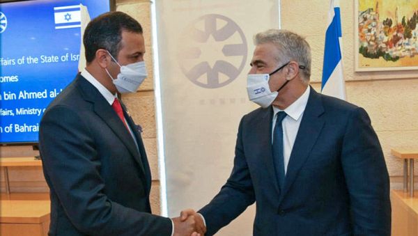 FM Lapid with Sheikh Abdulla bin Ahmed bin Abdulla Al Khalifa at the MFA in Jerusalem - Sputnik International