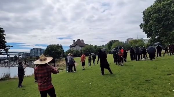Small clashes occurred between Antifa and Proud Boys members at the weekend (August 7-8) in Portland, Oregon videos posted on social media suggest. - Sputnik International
