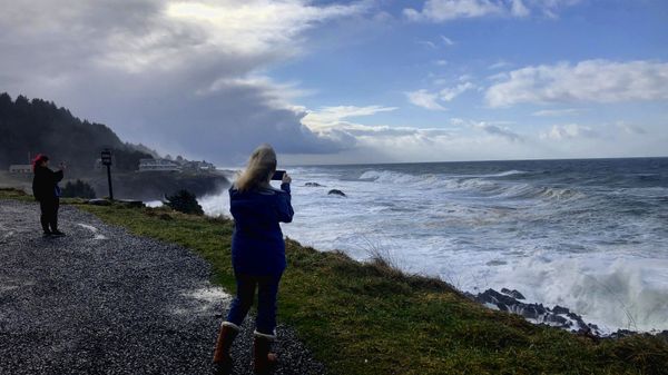 Waves crashing ashore at Rodea Point in Lincoln County, Oregon. - Sputnik International