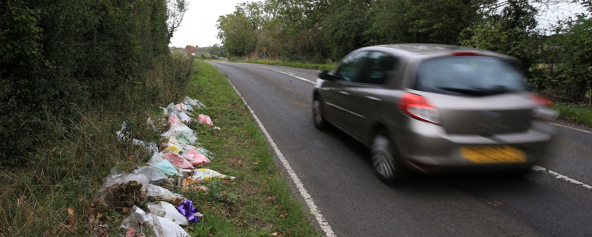 Floral tributes lay on the roadside near RAF Croughton in Northamptonshire, central England on October 10, 2019, at the spot where British motorcyclist Harry Dunn was killed as he travelled along the B4031 on August 27. - Dunn was killed on August 27 when his motorbike collided with a car near a Royal Air Force base in Northamptonshire in central England, which is used by the US military as a communications hub. Floral tributes lay on the roadside near RAF Croughton in Northamptonshire, central England on October 10, 2019, at the spot where British motorcyclist Harry Dunn was killed as he travelled along the B4031 on August 27. - Dunn was killed on August 27 when his motorbike collided with a car near a Royal Air Force base in Northamptonshire in central England, which is used by the US military as a communications hub. - Sputnik International, 1920, 10.08.2021