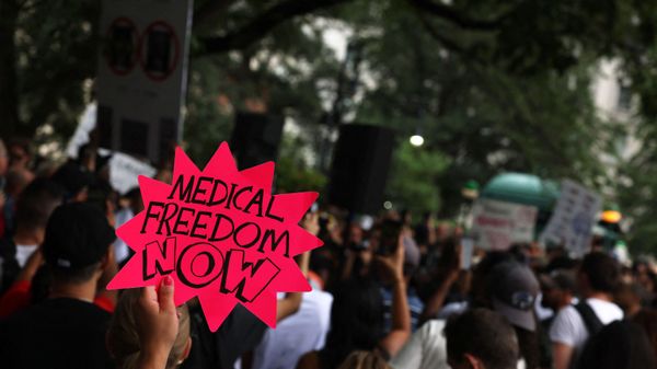  People gather at City Hall to protest vaccine mandates on August 09, 2021 in New York City - Sputnik International