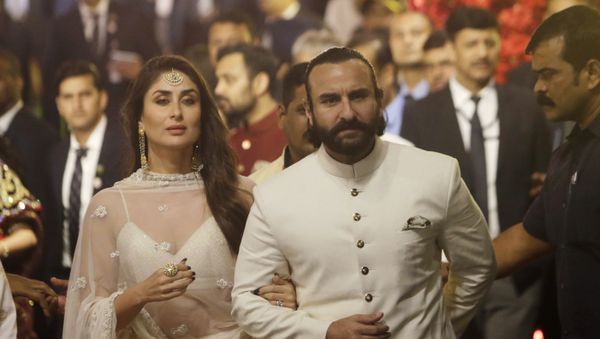 Bollywood actors Kareena Kapoor and Saif Ali Khan arrive at the wedding of Isha Ambani - the daughter of Reliance Industries Chairman Mukesh Ambani - and Anand Piramal in Mumbai, India on Wednesday, 12 December 2018. - Sputnik International