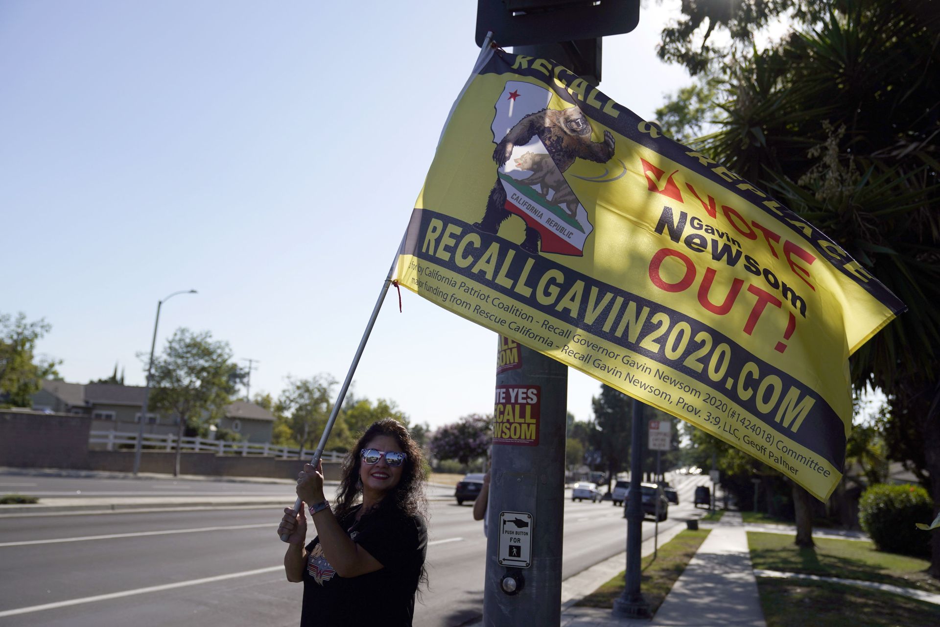 A supporter of the California recall of Gov. Gavin Newsom holds a sign outside of a debate by Republican gubernatorial candidates at the Richard Nixon Presidential Library Wednesday, Aug. 4, 2021, in Yorba Linda, Calif. Newsom faces a Sept. 14 recall election that could remove him from office. A supporter of the California recall of Gov. Gavin Newsom holds a sign outside of a debate by Republican gubernatorial candidates at the Richard Nixon Presidential Library Wednesday, Aug. 4, 2021, in Yorba Linda, Calif. Newsom faces a Sept. 14 recall election that could remove him from office. - Sputnik International, 1920, 07.09.2021