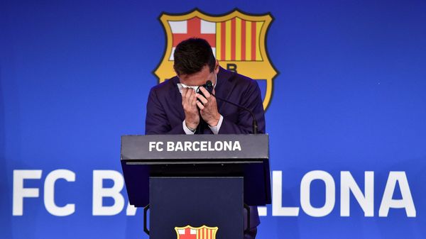 Barcelona's Argentinian forward Lionel Messi cries during a press conference at the Camp Nou stadium in Barcelona on August 8, 2021. - Sputnik International