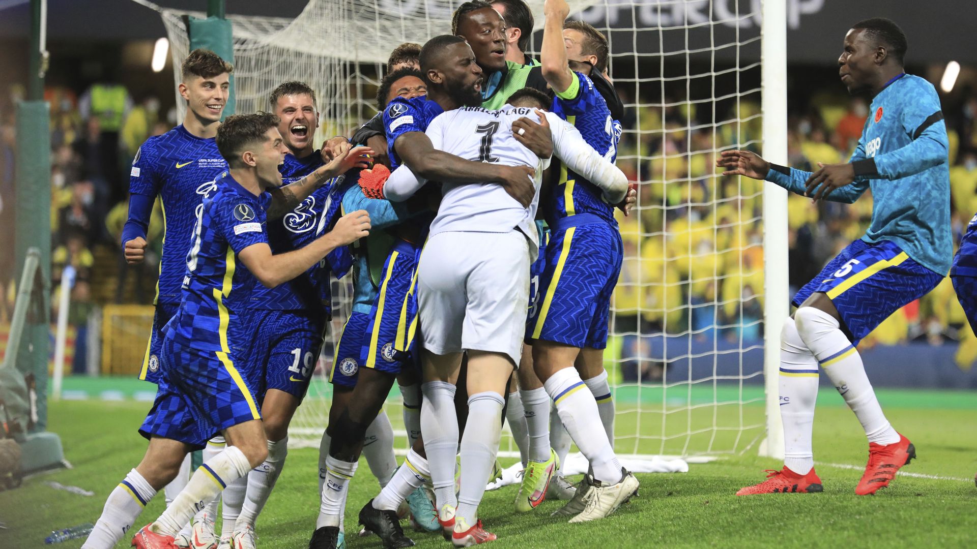 Chelsea's goalkeeper Kepa Arrizabalaga celebrates with team mates after the penalty shootout of the UEFA Super Cup soccer match between Chelsea and Villarreal at Windsor Park in Belfast, Northern Ireland, Wednesday, Aug. 11, 2021 Chelsea's goalkeeper Kepa Arrizabalaga celebrates with team mates after the penalty shootout of the UEFA Super Cup soccer match between Chelsea and Villarreal at Windsor Park in Belfast, Northern Ireland, Wednesday, Aug. 11, 2021 - Sputnik International, 1920, 28.12.2021
